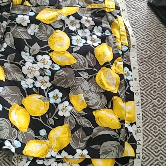 Ann Taylor shorts size 12 - Picture 4 of 5